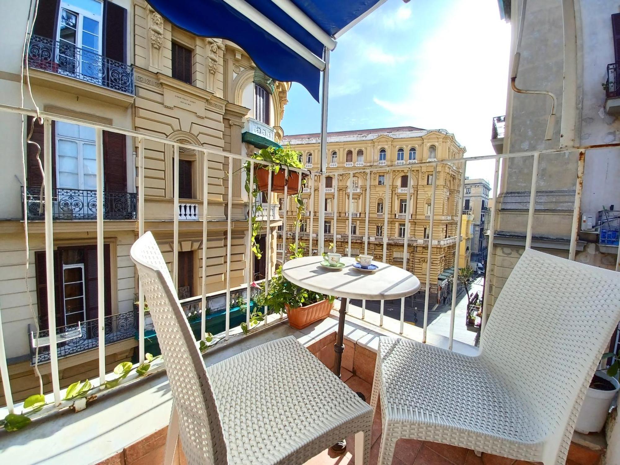 B&B Quattro Palazzi Napoli Centro ภายนอก รูปภาพ